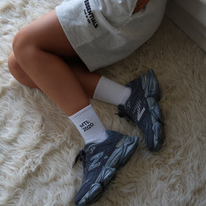 New Balance 9060 Magnet